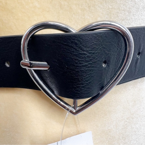BRANDY MELVILLE BLACK FAUX LEATHER SILVER HEART BELT - Picture 6 of 11
